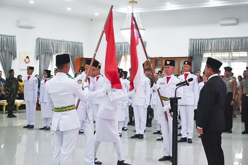 Bupati Dony Kukuhkan 54 Anggota Paskibraka Sumedang